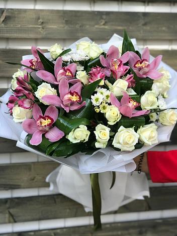 Букет цветов из: Розы и Хризантемы в Афипском