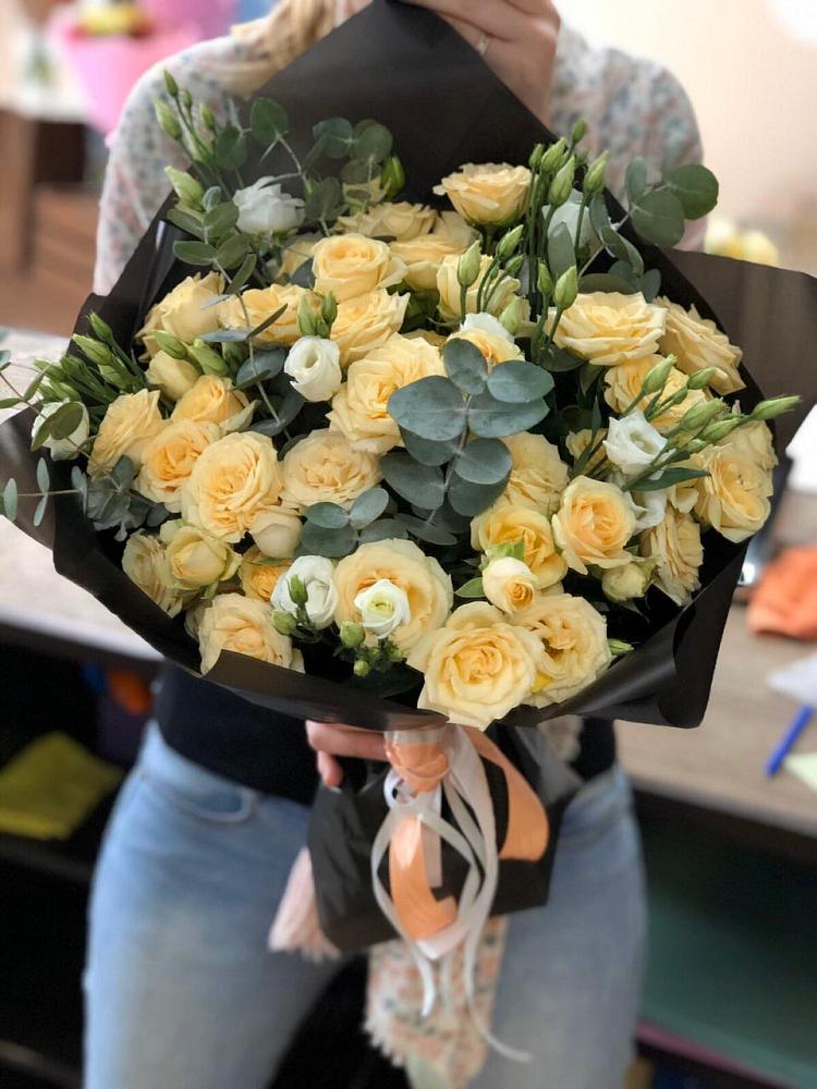 Букет цветов из: Розы и Лизиантусы в Афипском