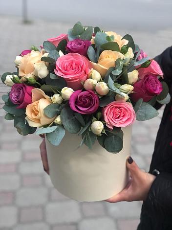 Цветочная композиция из Розы в шляпной коробке в Афипском