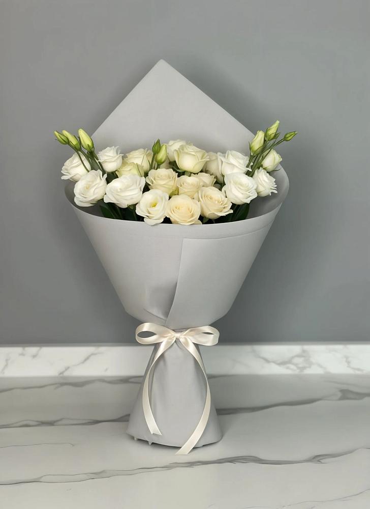 Букет цветов из: Розы и Лизиантусы в Афипском