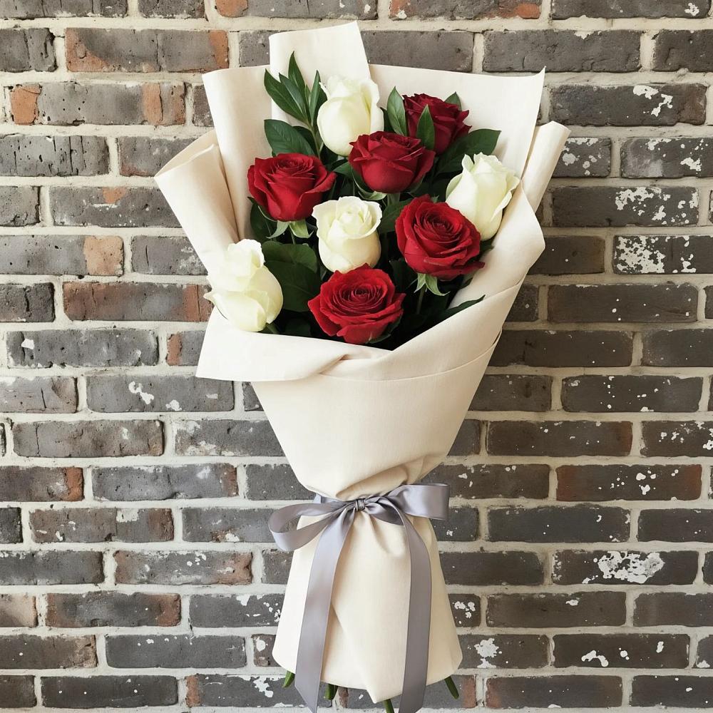 Букет красно-белые розы в Афипском Букет цветов из: Розы в Афипском