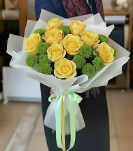 Букет сочно-зеленый в Афипском Букет цветов из:  Хризантемы и Розы в Афипском