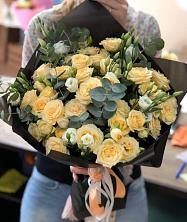 Букет птица счастья в Афипском Букет цветов из: Розы и Лизиантусы в Афипском