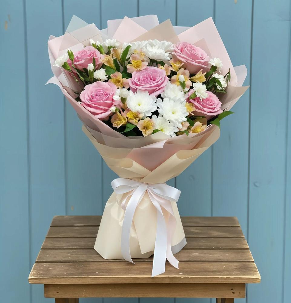 Букет цветов из: Гвоздики, Орхидеи и Розы в Афипском