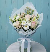 Букет цветов из:  Розы и Лизиантусы #REPLACE_PRED# Афипском
